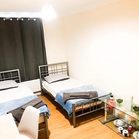Harrow Cozy Stay Near Metro Station